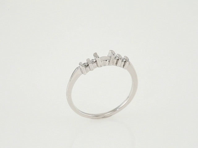 the-ionia-accented-engagement-ring